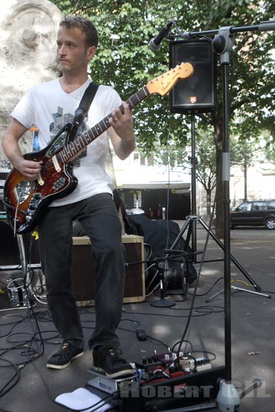 TIKA - 2015-06-21 - PARIS - Place Saint-Ferdinand - 